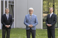 Auf einem Bild sind von links anfangtend Elmar Lederer, Michael von Farkas und Martin Trunzer zu sehen.